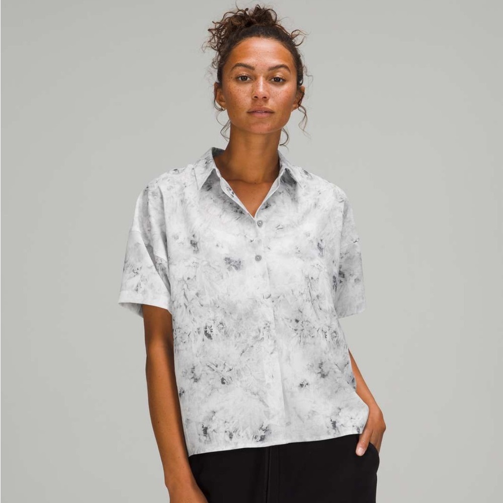 Lululemon Button-Down Shirt Top Short Sleeve Gray Tie Dye‎ Athleisure